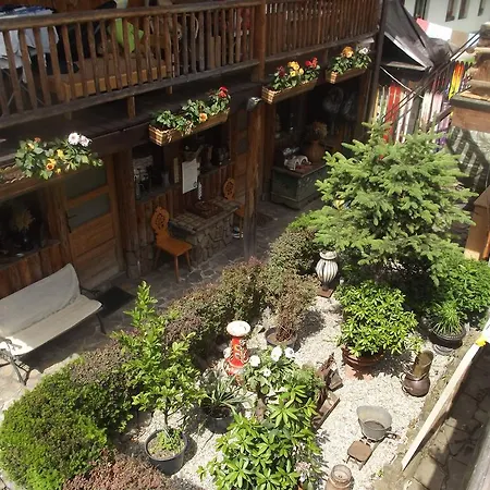 Zbojnickie Izby Rum i privatbostad